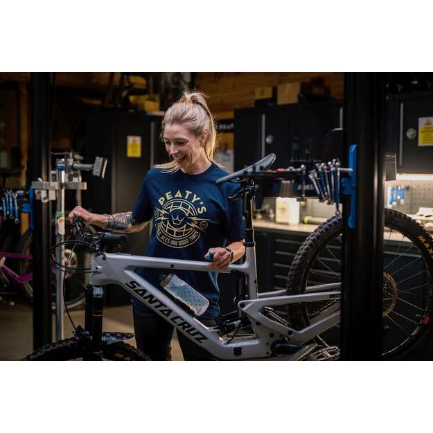 PEATY S PUBWEAR TRIKO S KRÁTKÝM RUKÁVEM TRAILS & ALES CREST / FRENCH NAVY (PPW-25-TEE-TAG-NVY) 1