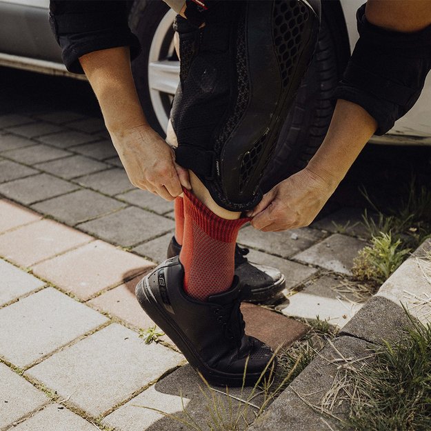 Kojinės FORCE Edge // dydis: L-XL (42-46) (raudona/mėlyna) 1