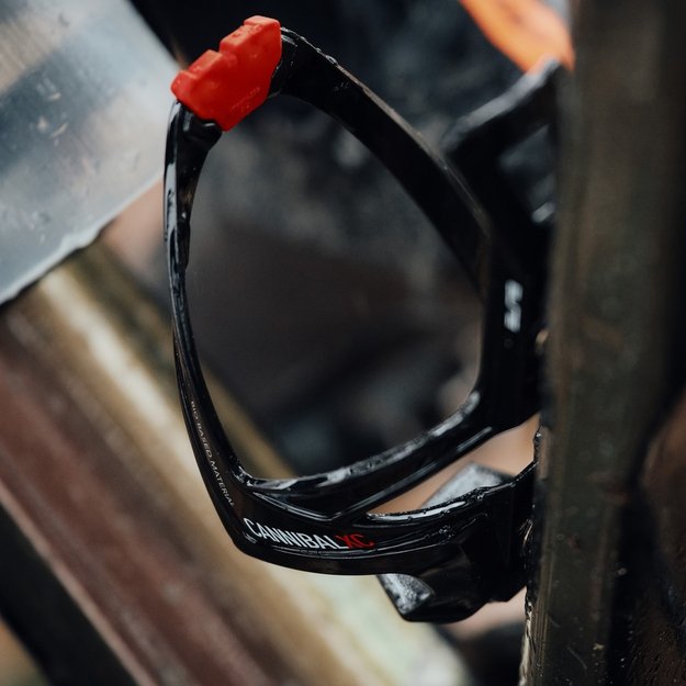 Gertuvės laikiklis ELITE Cannibal XC Bio Based (juoda/raudona) 1