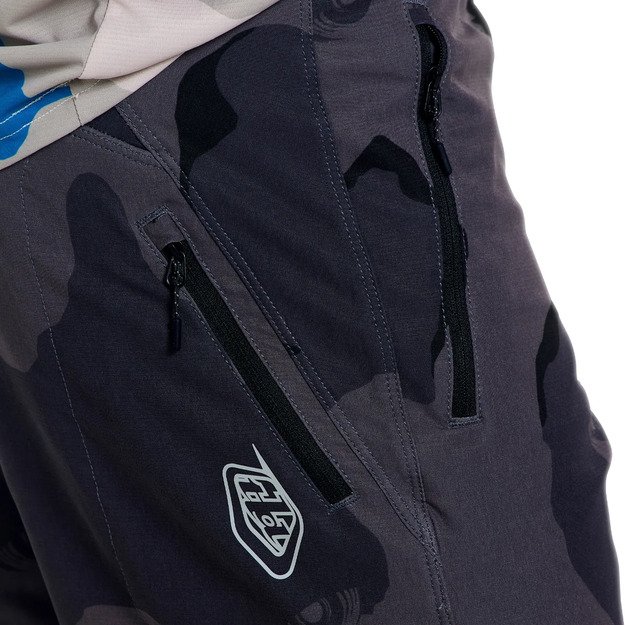 TLD SKYLINE PRO SHORTS x BN3TH LINER FLOW CAMO CARBON (20202300) 4