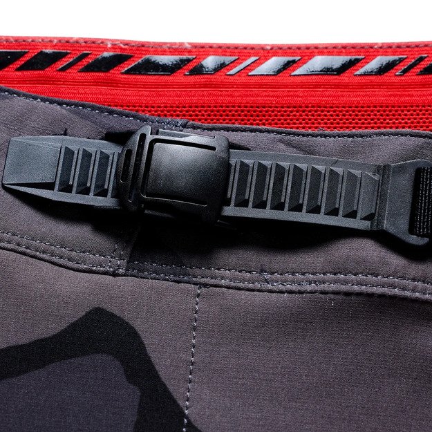 TLD SKYLINE PRO SHORTS x BN3TH LINER FLOW CAMO CARBON (20202300) 1