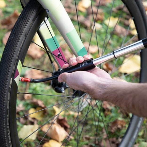 Rankinė pompa Z&eacute;fal Gravel Mini Pump // 80 PSI / 5,5 bar, su &scaron;langute AV / FV, aliuminė