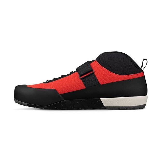 Batai FIZIK SHOES GRAVITA TENSOR FLAT RED - BLACK (GRX6TTF1C3010)