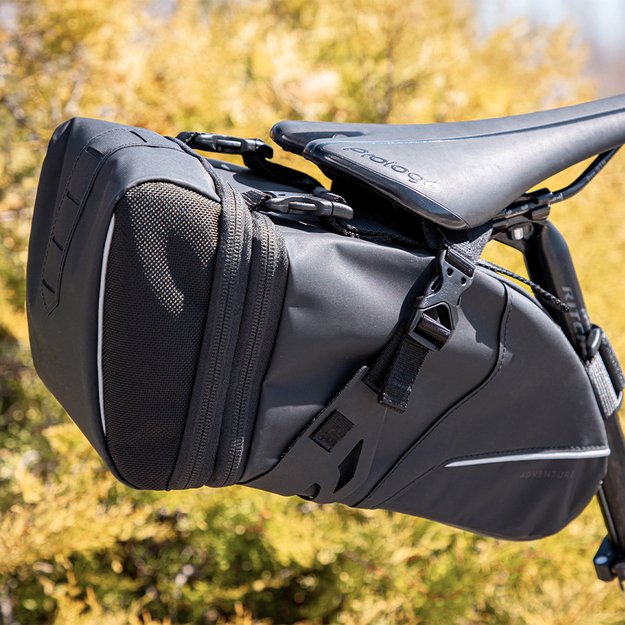 Krep&scaron;ys po balneliu FORCE Adventure XL // 8 L (juoda) 5