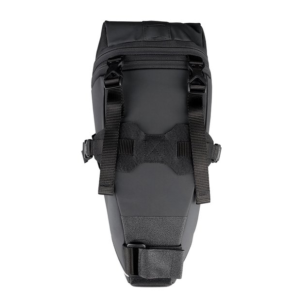 Krep&scaron;ys po balneliu FORCE Adventure XL // 8 L (juoda) 2