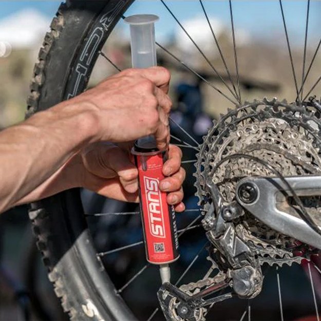 Švirkštas/aplikatorius bekamerinių padangų remontui Stan s NoTubes (150 ml) 5