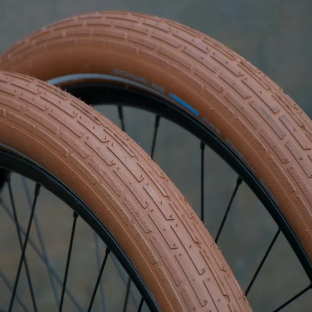 Padanga SCHWALBE Fat Frank 28x2.00 (50-622) su kamera DV, su atšvaitine juosta (ruda) 1