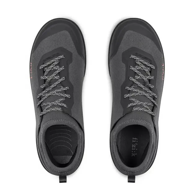 FIZIK batai GRAVITA VERSOR FLAT 2.0 ANTHRACITE - BLACK (GRGFVTR1K1210)