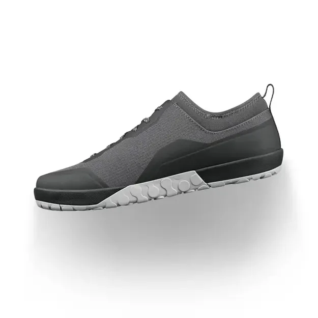 FIZIK batai GRAVITA VERSOR FLAT 2.0 ANTHRACITE - BLACK (GRGFVTR1K1210)