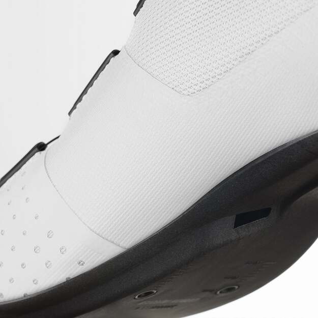 Batai FIZIK SHOES TEMPO OVERCURVE R4 WHITE - BLACK (TPR4OXR1K2010) 3