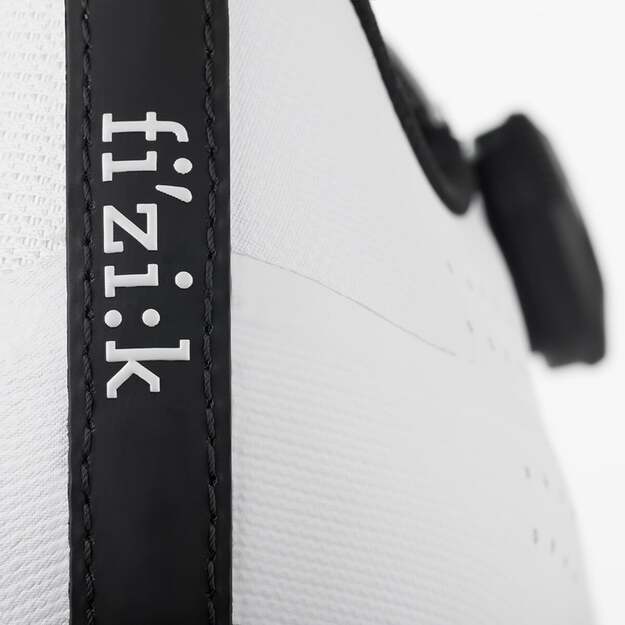 Batai FIZIK SHOES TEMPO OVERCURVE R4 WHITE - BLACK (TPR4OXR1K2010) 1