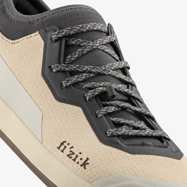 FIZIK batai GRAVITA VERSOR FLAT 2.0 OFF WHITE - ANTHRACITE (GRGFVTR1K2W12)