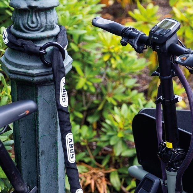 Grandinė ABUS 6KS Adapter Chain + ST5950 Saddle Bag // nuimama grandinė, įtraukiamas krep&scaron;elis (juoda)