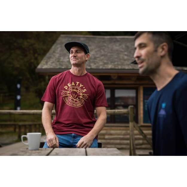 PEATY S PUBWEAR TRIKO S KRÁTKÝM RUKÁVEM TRAILS & ALES CREST / BURGUNDY (PPW-25-TEE-TAG-BRG) 1