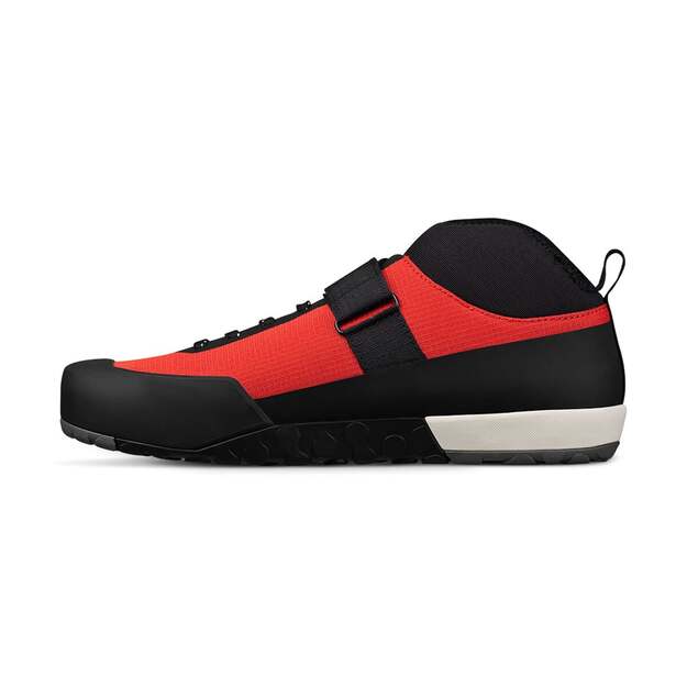 Batai FIZIK SHOES GRAVITA TENSOR FLAT RED - BLACK (GRX6TTF1C3010) 1